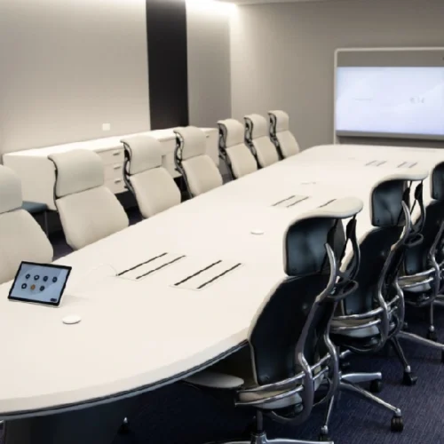 تجهیزات سالن کنفرانس؛ معرفی لیست کامل تجهیزات سالن کنفرانس مدرن