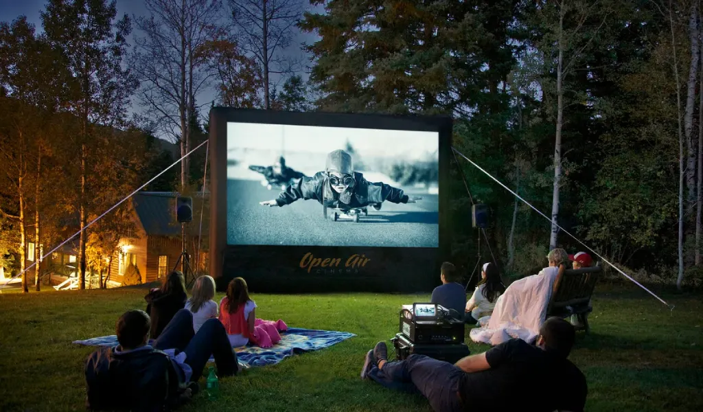 سینما کمپ چیست و چه ویژگی هایی دارد؟